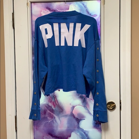 Cropped long sleeve shirt w/ snap button sleeves - Picture 2 of 3